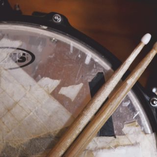 Στις δέκα οι καταγγέλλουσες σε βάρος του πρώην ντράμερ των Πυξ Λαξ